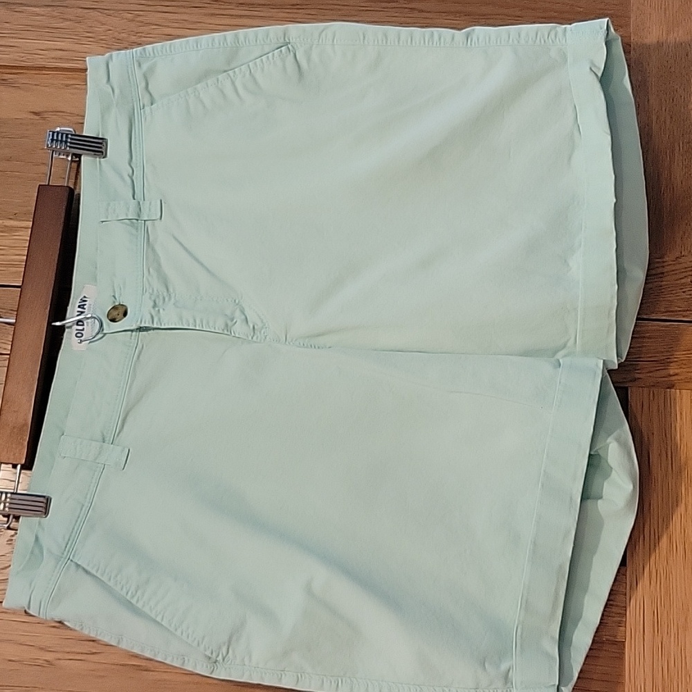 Old Navy Mint Rolled Up Bermuda Shorts. Womens 14 Regular